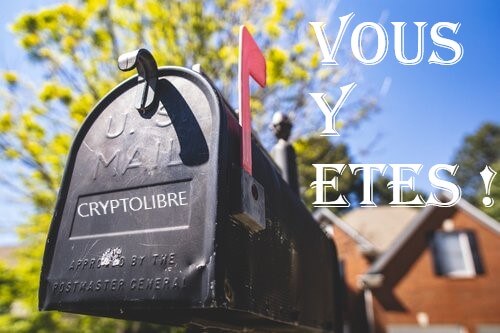 Une boîte aux lettres avec cryptolibre indiqué dessus pour contact